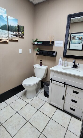 More Photos Of 2510 E Michigan Ave, Lansing Freestanding For Sale