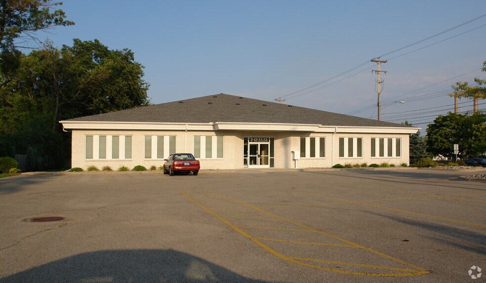 More Photos Of 1000 W Saint Joseph St, Lansing Medical For Lease