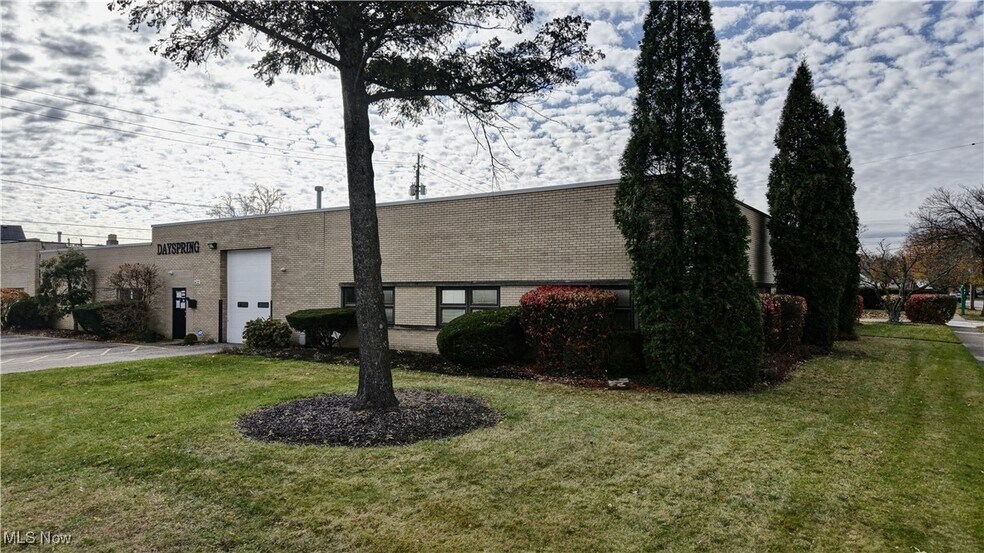 More Photos Of 422 S Green Rd, South Euclid Warehouse For Sale