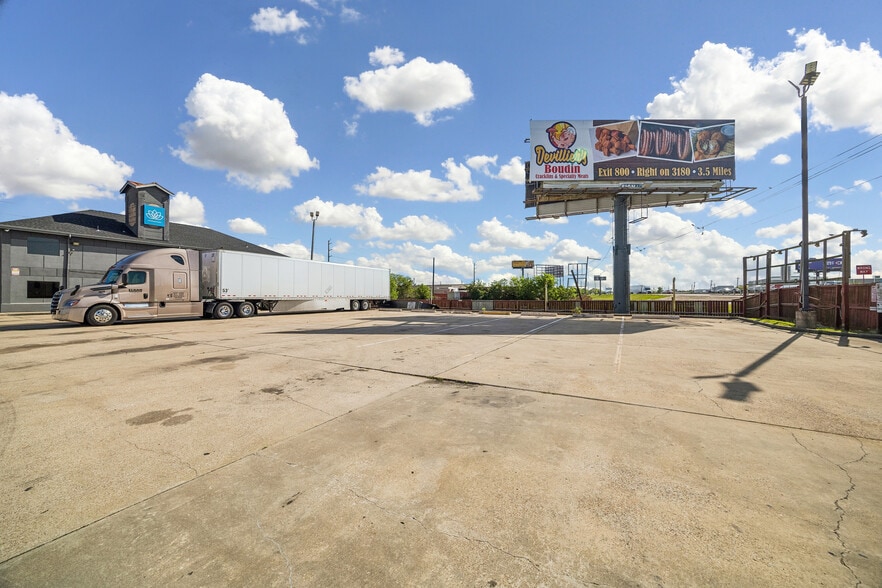 More Photos Of 1931 East Fwy, Baytown Hotel For Sale