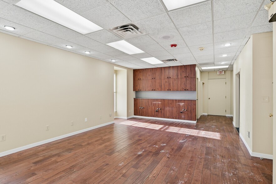 More Photos Of 37 Prospect St, East Longmeadow Storefront Retail Office For Lease