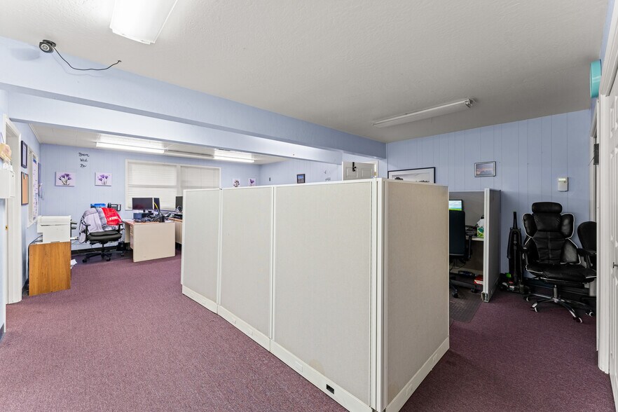 More Photos Of 515 NE 8th St, Grants Pass Office For Sale
