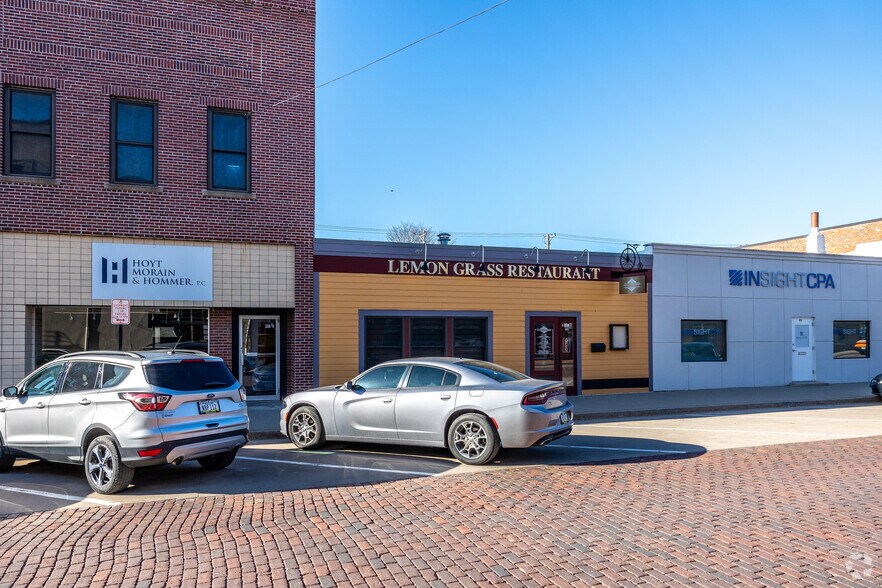 More Photos Of 909 Main St, Adel Bar For Sale