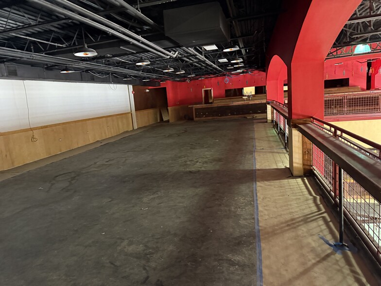 More Photos Of 1069 Polaris Pky, Columbus Restaurant For Sale