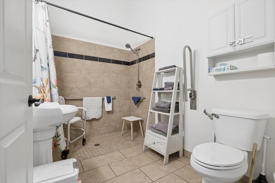 More Photos Of 5338 E Hartford Ave, Scottsdale Healthcare For Sale