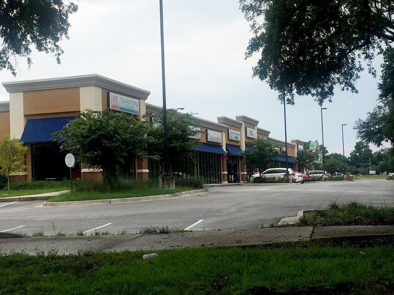 More Photos Of 350 N Broad St, Mobile Storefront For Lease
