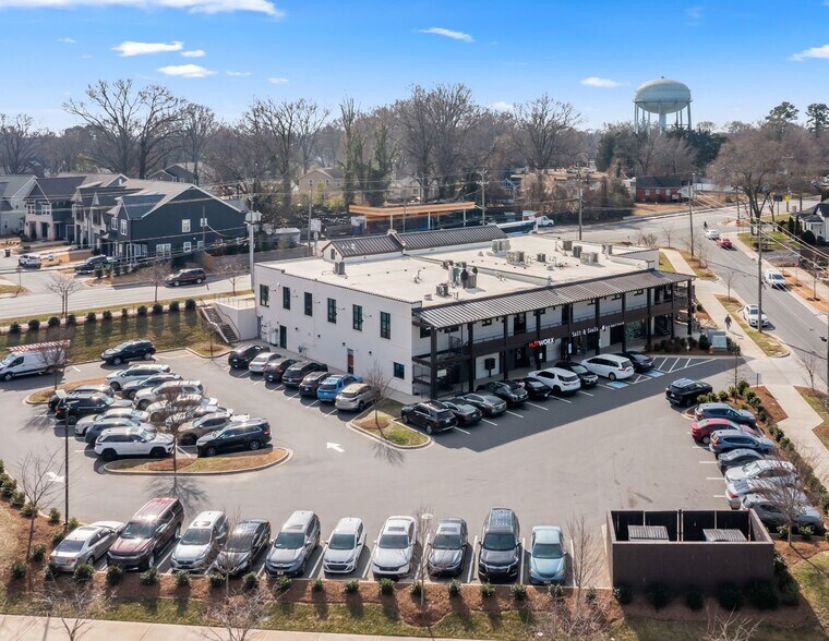 More Photos Of 2501 The Plaza, Charlotte Storefront For Lease