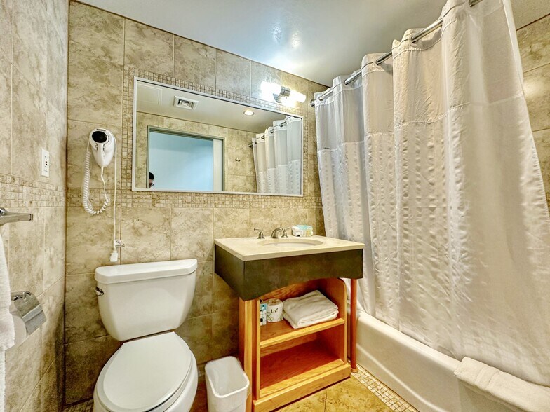 More Photos Of 52 Mulberry St, New York Hospitality For Sale