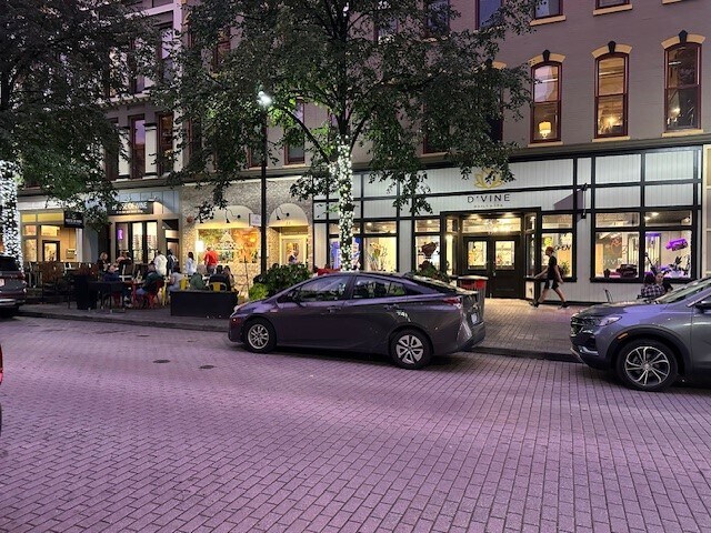 More Photos Of 53 Monroe Center St NW, Grand Rapids Storefront Retail Residential For Lease