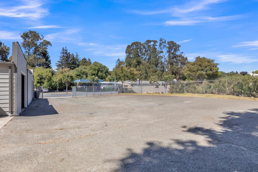 More Photos Of 4040 San Pablo Dam Rd, El Sobrante General Retail For Sale