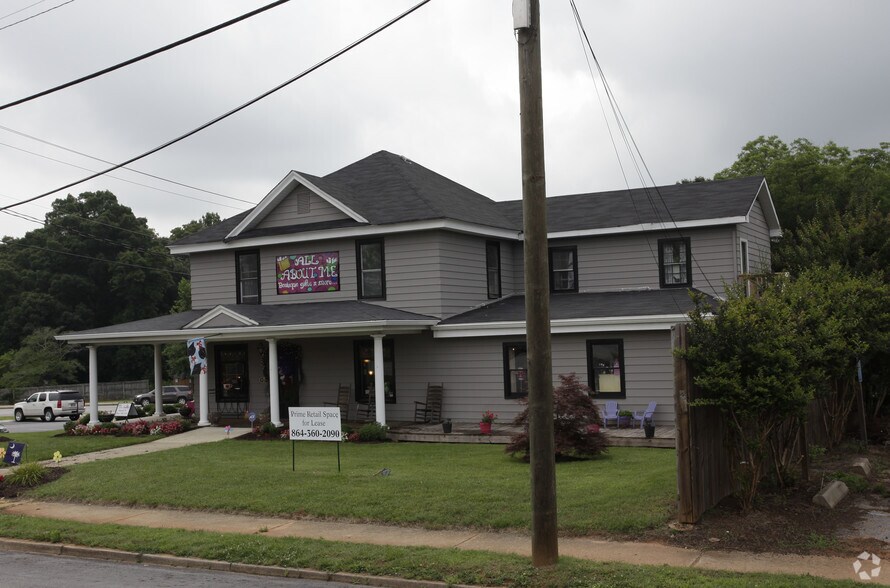 104 S Poinsett Hwy, Travelers Rest, SC 29690 Freestanding For Sale