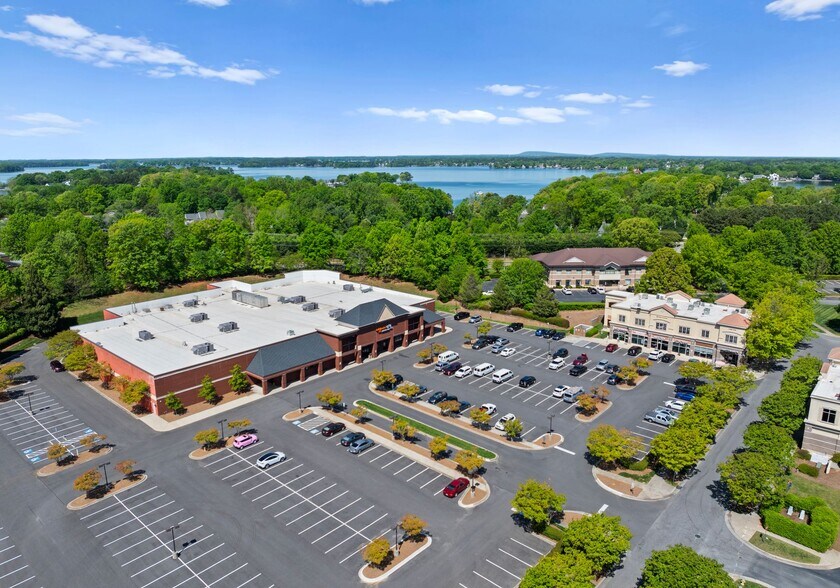 More Photos Of 17015 Kenton Dr, Cornelius Storefront Retail Office For Lease