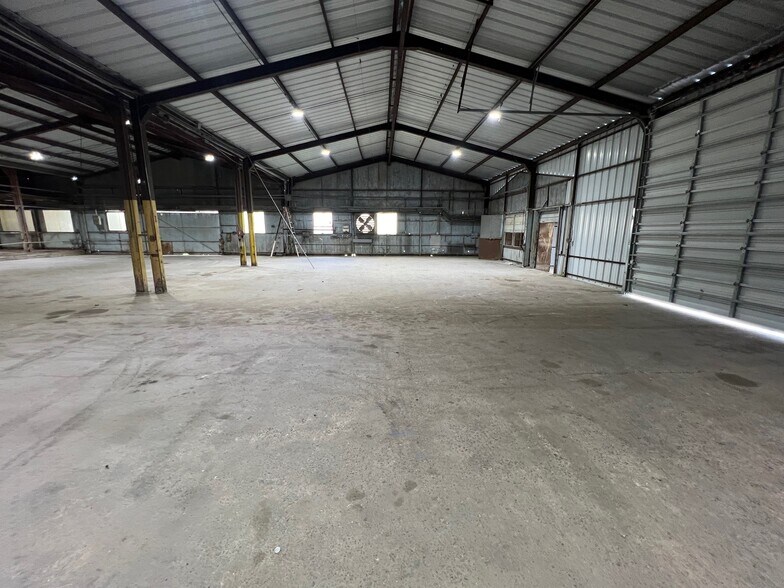 More Photos Of 222 Hereford Rd, Corpus Christi Warehouse For Lease
