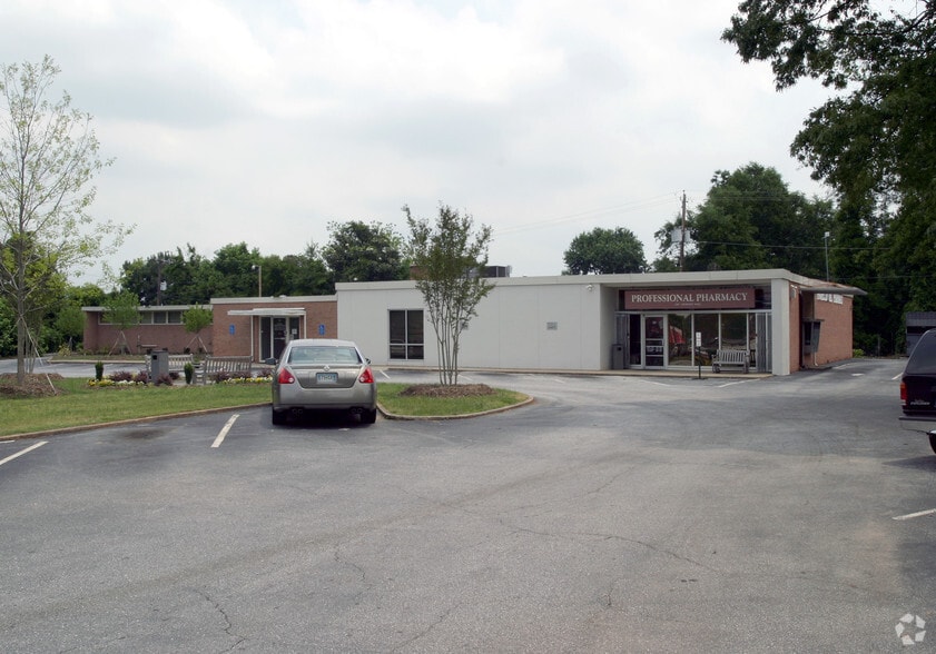 More Photos Of 322 Memorial Dr, Greer Office For Sale