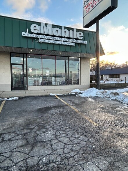 More Photos Of 379-383 E North Ave, Villa Park Freestanding For Lease