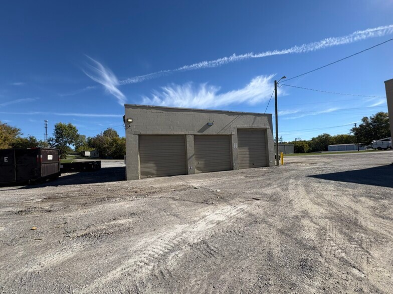 More Photos Of 1075 Lebanon Rd, Danville Warehouse For Lease