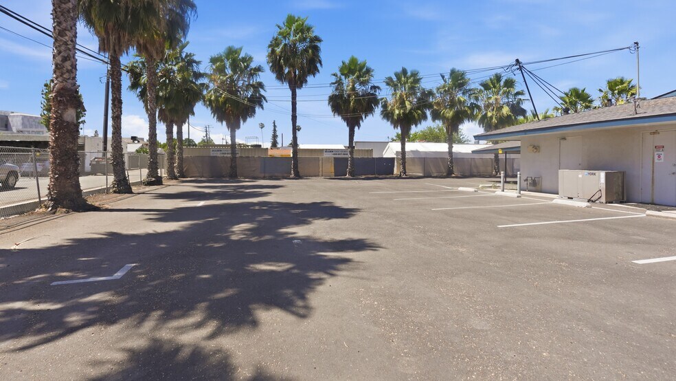 More Photos Of 324 S Gateway Dr, Madera Medical For Sale