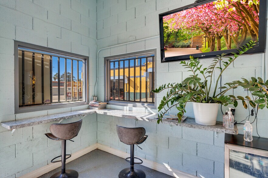 More Photos Of 4401 Beverly Blvd, Los Angeles Auto Repair For Sale