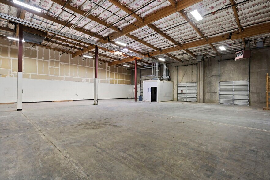 More Photos Of 802-808 Packer Way, Sparks Warehouse For Lease