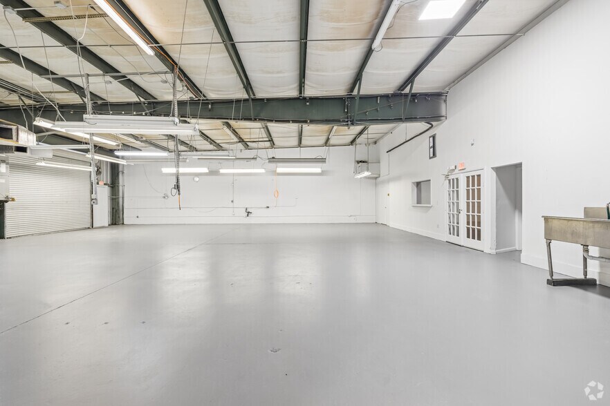 More Photos Of 4408 Corporate Sq, Naples Manufacturing For Sale
