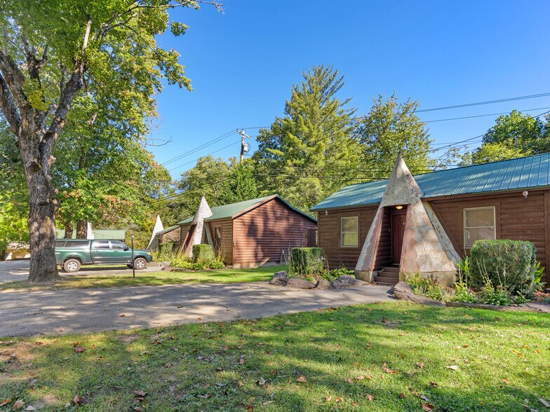 More Photos Of 125 Tee Pee Dr, Whittier Hotel For Sale