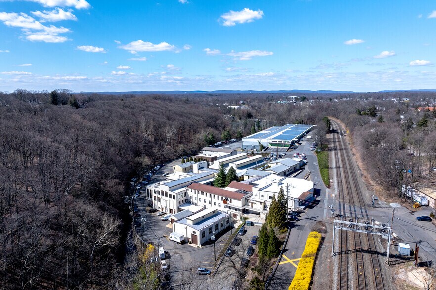 More Photos Of 1 Hollywood Ave, Ho-Ho-Kus Warehouse For Lease