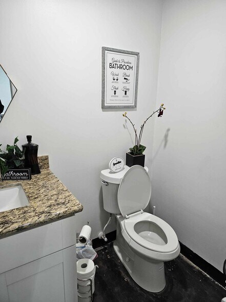 More Photos Of 4312 Saint Goar St, Dickinson General Retail For Sale