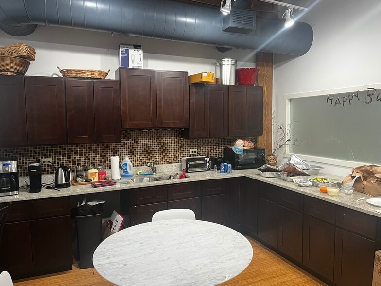 More Photos Of 409 W Huron St, Chicago Loft Creative Space For Lease