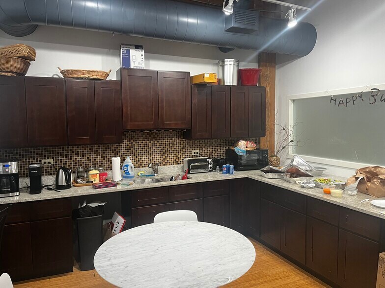 More Photos Of 409 W Huron St, Chicago Loft Creative Space For Lease