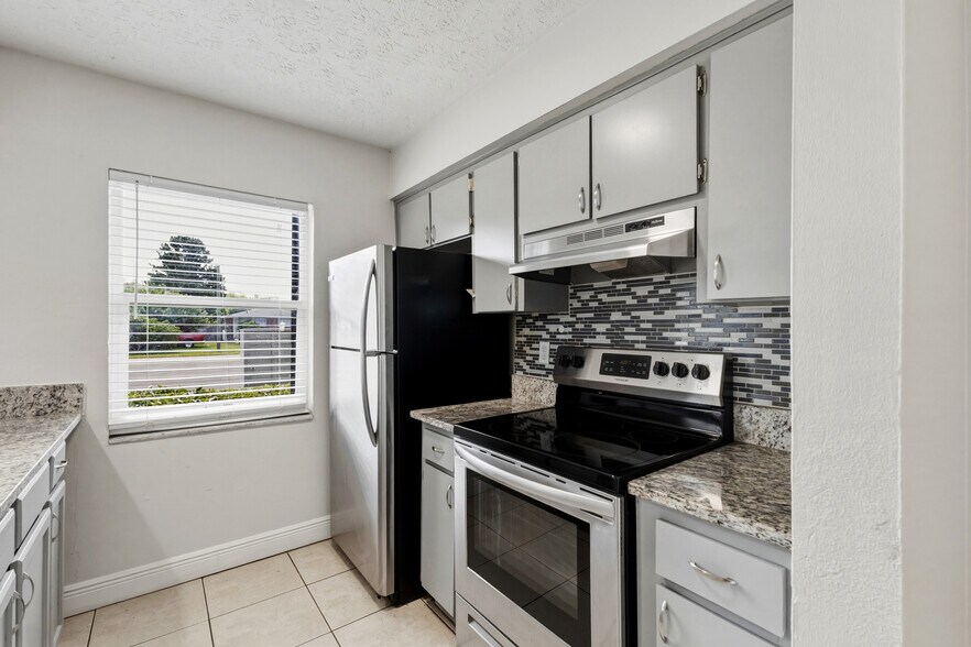 More Photos Of 8412-8420 N Lois Ave, Tampa Apartments For Sale