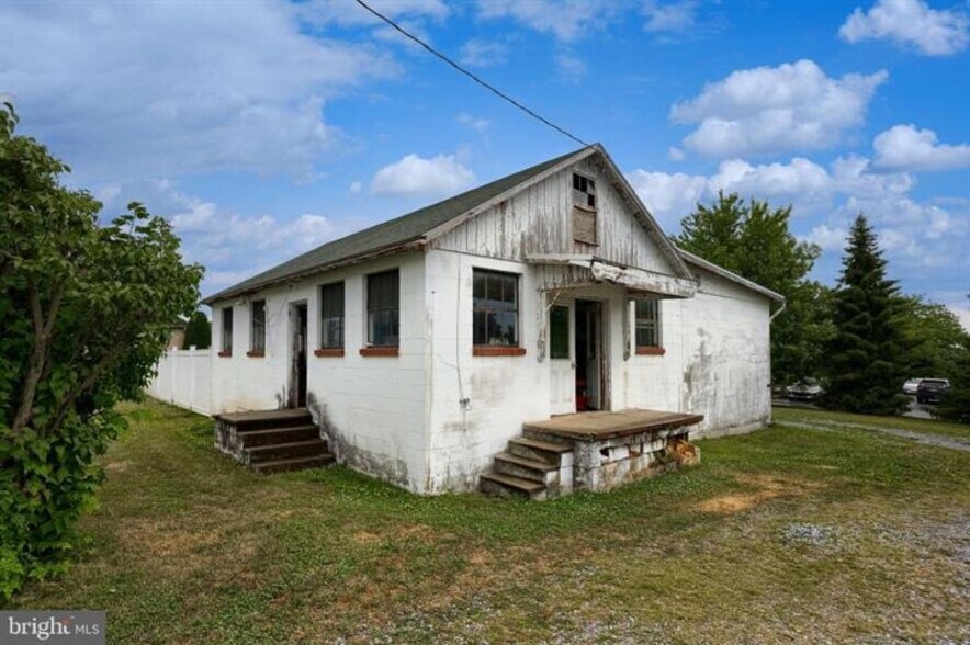 More Photos Of 2167 Main St, Lititz Flex For Sale