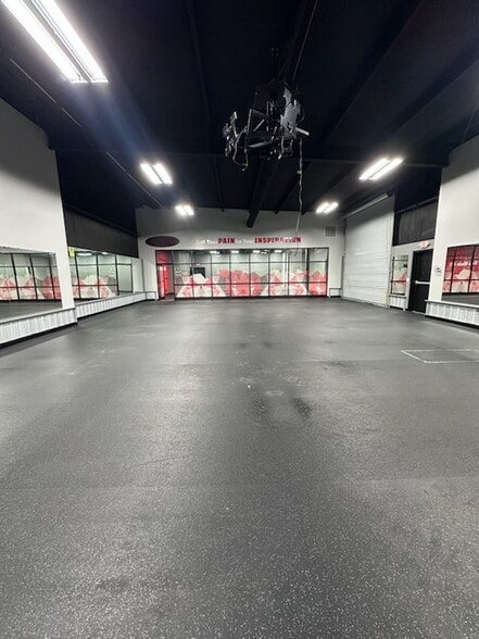 More Photos Of 93 Old Dixie Hwy, Adairsville Showroom For Lease