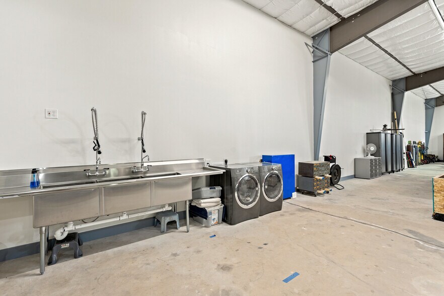 More Photos Of 101 Piper Ln, Spicewood Flex For Lease