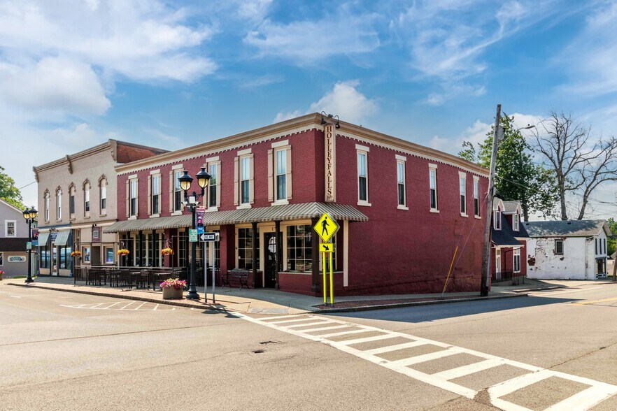 More Photos Of 1 Public Sq, Holley Apartments For Sale