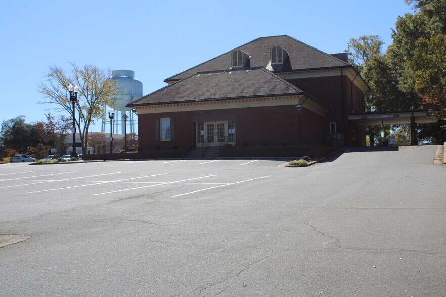 More Photos Of 50 Union St, Concord Bank For Lease