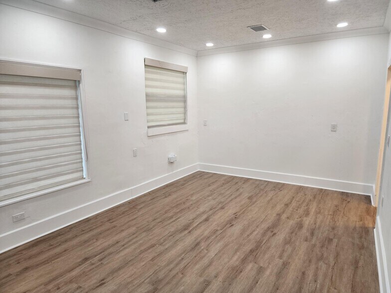 More Photos Of 2820 1st Ave N, Saint Petersburg Storefront Retail Office For Lease