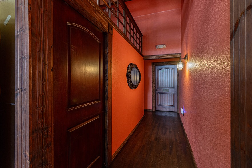 More Photos Of 115 E Commerce St, Mineola Hotel For Sale