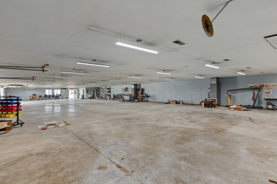 More Photos Of 2149 E Frontage Rd, Staunton Auto Dealership For Sale
