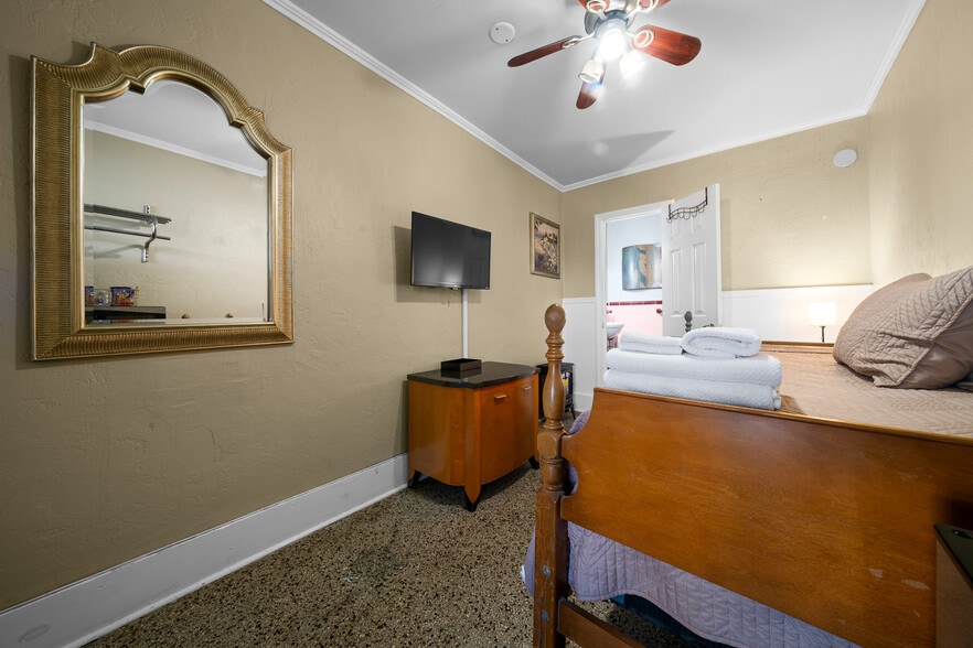 More Photos Of 215 S Pine Ave, Ocala Hotel For Sale