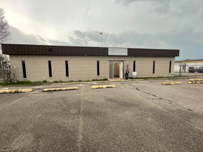 More Photos Of 6901 W Okmulgee Ln, Muskogee Warehouse For Sale
