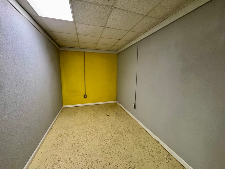 More Photos Of 601 S 9th Ave, Durant Office For Sale