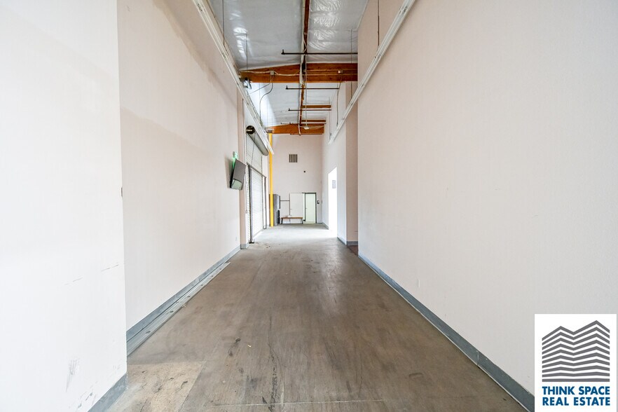 More Photos Of 9419 Mason Ave, Chatsworth Manufacturing For Lease