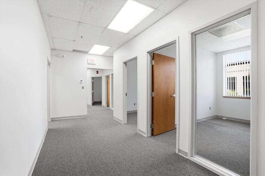 More Photos Of 15 Roszel Rd, West Windsor Office For Sale