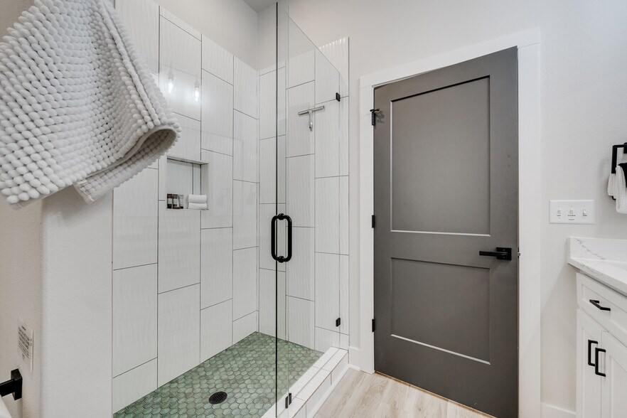 More Photos Of 215 Wayward Winds Rd, Hot Springs National Park Apartments For Sale