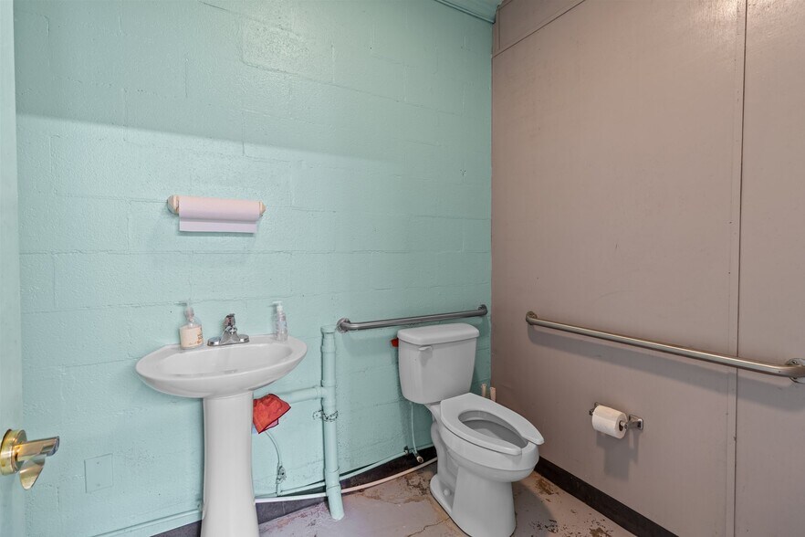 More Photos Of 1128 N Main St, Oakboro Restaurant For Sale