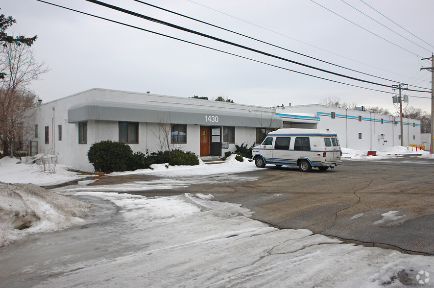 Primary Photo Of 1430 County Road C W, Roseville Warehouse For Lease