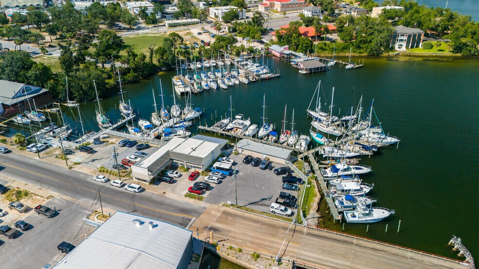 More Photos Of 231-235 Beach Dr, Panama City Office For Lease