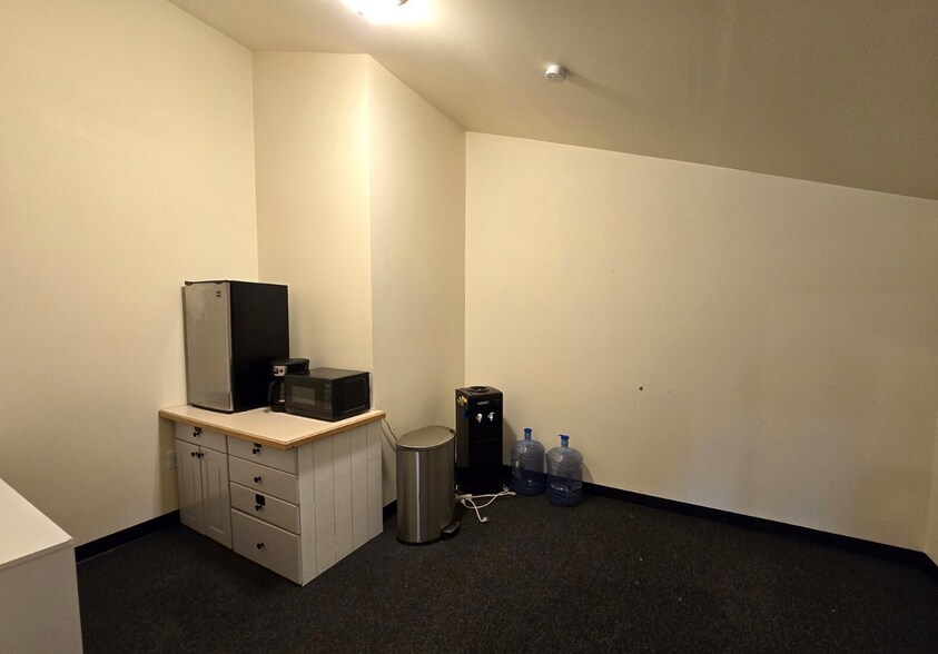 More Photos Of 633 E Pioneer Ave, Montesano Office For Lease