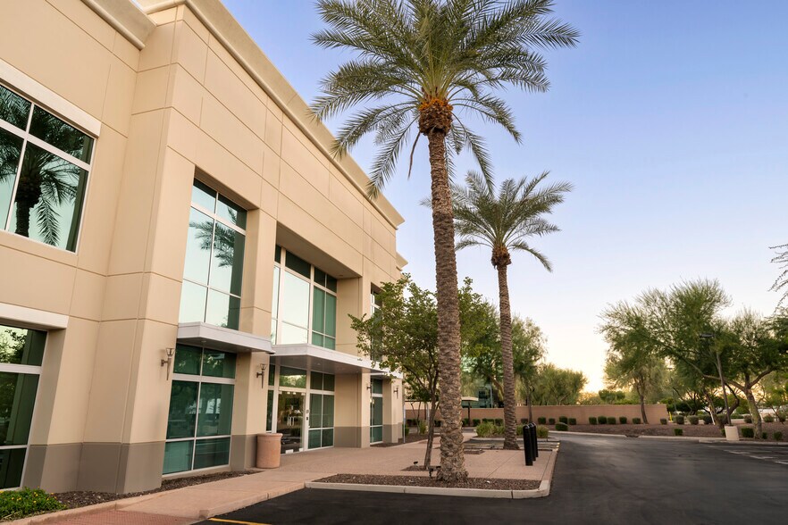 More Photos Of 2600 W Geronimo Pl, Chandler Flex For Lease