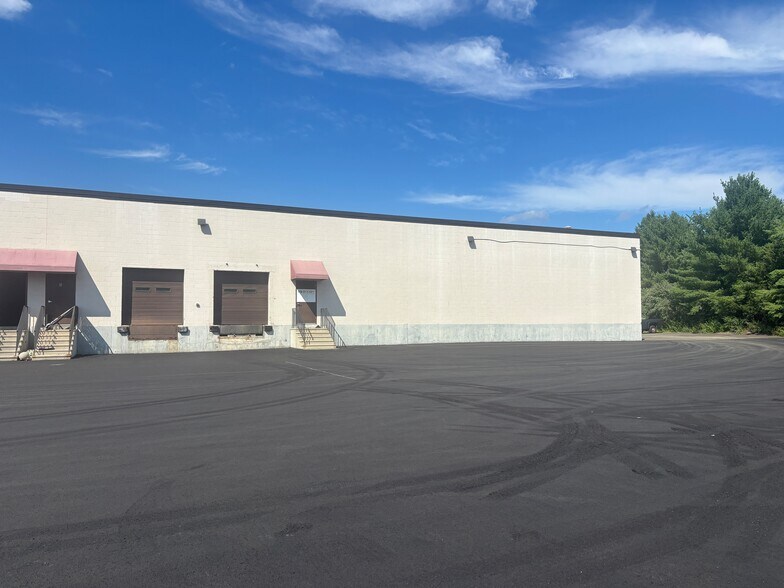 More Photos Of 5 Perkins Way, Newburyport Manufacturing For Lease